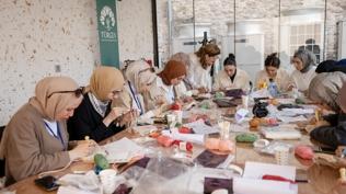 Dijital ku�atmaya kar�� hamle: T�RGEV gen� k�zlar i�in sahada