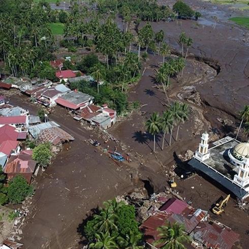 Endonezya'da heyelan facias�: 8 ki�i �ld�, �ok say�da kay�p var