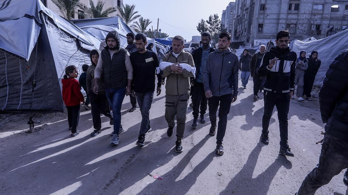 Gazze'de insani kriz: 10 �ocuk hipotermiden can verdi