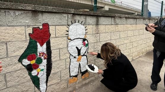 AK Parti Kad�n Kollar� duvar resimleriyle Gazze'deki insanl�k dram�na dikkati �ekti