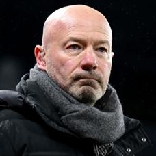 Alan Shearer'dan Liverpool'a sert ele�tiri