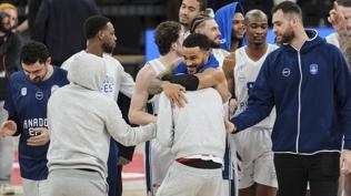 Anadolu Efes evinde galip