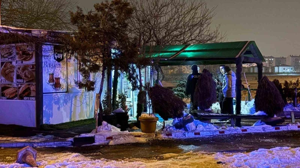 Babas�n�n b�fesini kur�unlay�p ka�t�