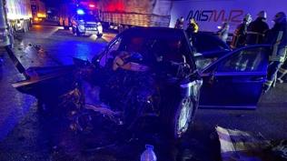 Burdur'da 2 otomobil ve t�r birbirine girdi: 1 �l�, 7 yaral�