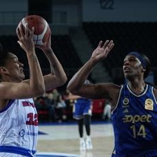 Fenerbah�e Opet, BOTA� engelini rahat ge�ti