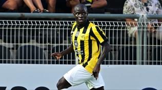 Fenerbah�e pe�ini b�rakm�yor