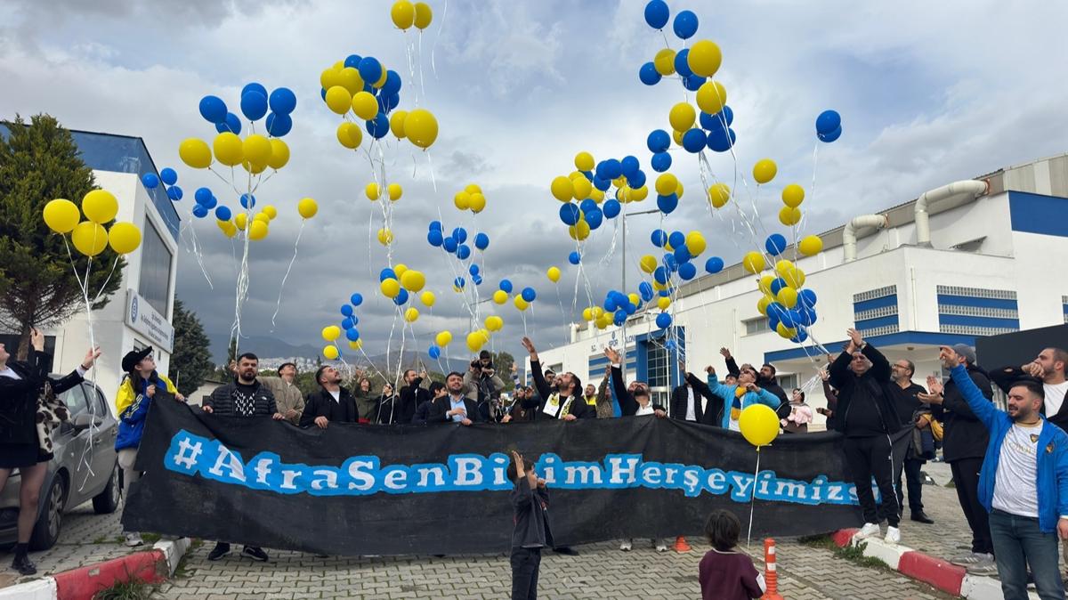 �zmir'de balonlar g�ky�z�ne minik Afra i�in b�rak�ld�