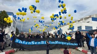 �zmir'de balonlar g�ky�z�ne minik Afra i�in b�rak�ld�