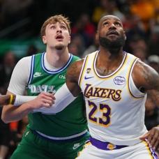 Los Angeles Lakers deplasmanda Dallas Mavericks'i devirdi