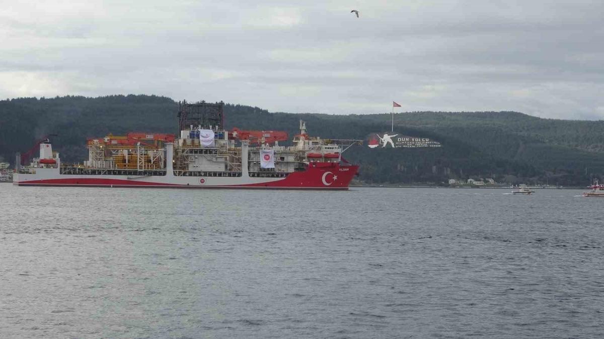 T�rk sondaj gemisi Y�ld�r�m �anakkale Bo�az�'ndan ge�ti