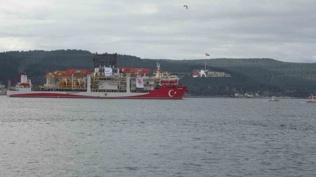 T�rk sondaj gemisi Y�ld�r�m �anakkale Bo�az�'ndan ge�ti