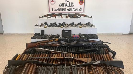 Van'da uzun namlulu silah, silah parçaları ve mühimmat ele geçirildi: 4 gözaltı