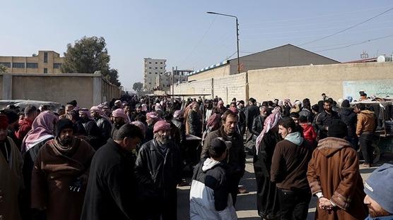 YPG sivilleri al�koydu! Y�zlerce kimlik kart� bulundu