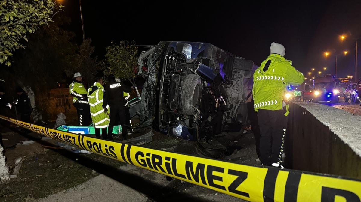 Adana'da devrilen otob�steki 8 ki�i yaraland�