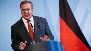 Almanya'dan Trump'a NATO tepkisi: �z�r dileyin