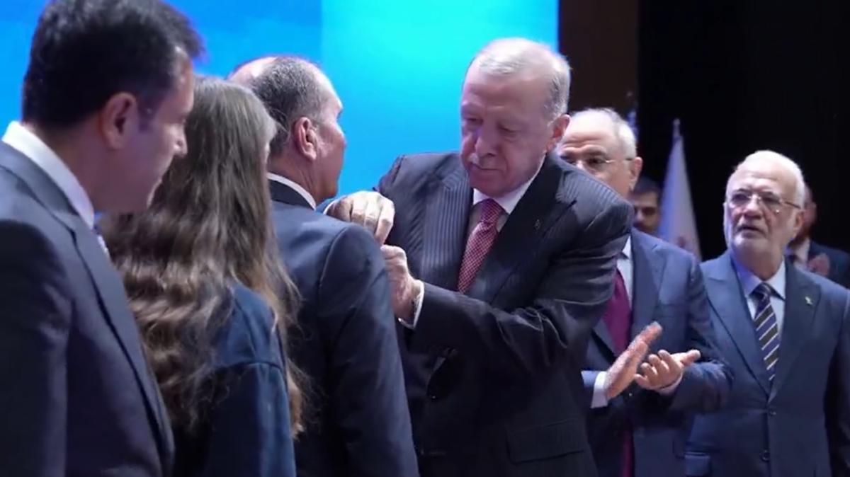 Rozetlerini Cumhurbaşkanı Erdoğan taktı