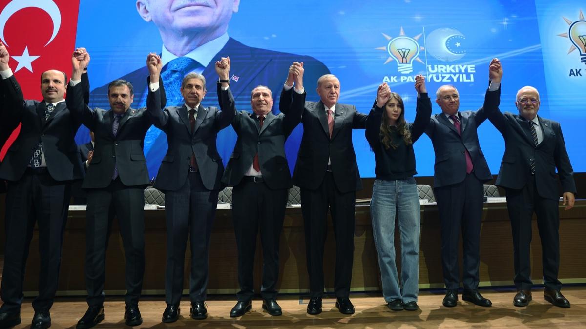 Rozetlerini Ba�kan Erdo�an takt�