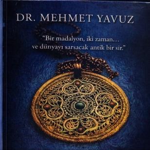 Dr. Mehmet Yavuz'dan ilk roman: Madalyonun S�rr�