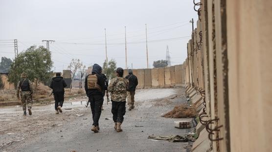 Yolun sonu g�r�nd�! Suriye ��i�leri Bakanl���: Silahlar�n� teslim edenlerin kay�tlar� al�n�yor