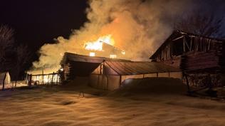 2 katlı evde yangın: Kullanılamaz hale geldi