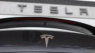 AB'de Tesla sat��lar�n�n d����� s�r�yor