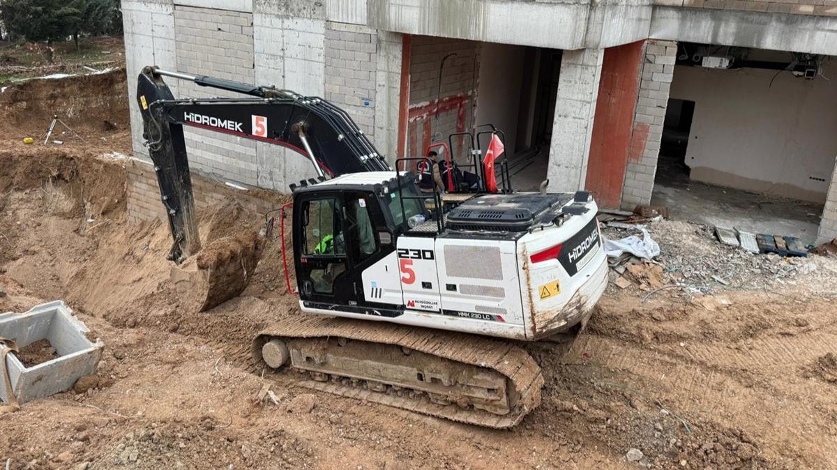 Ad�yaman'da feci kaza: �� makinas�yla duvar aras�nda s�k��an i��i hayat�n� kaybetti