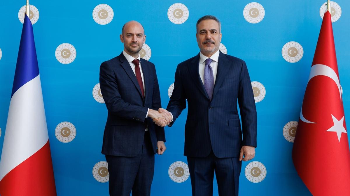 Ankara'da kritik g�r��me! Bakan Fidan, Frans�z mevkida�� Barrot ile bir araya geldi