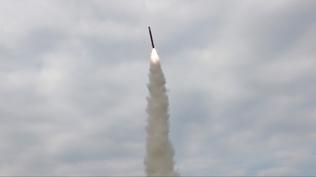 Asya'da gerilim: Kuzey Kore tan�mlanamayan f�ze ate�ledi