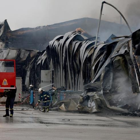 Bisk�vi fabrikas�nda patlama: Can kayb� 5'e y�kseldi