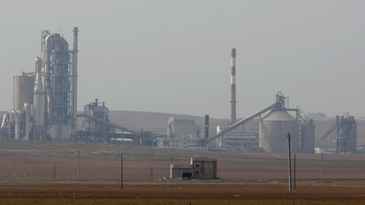 Fransız şirketten terör örgütüne finansman: O fabrika görüntülendi