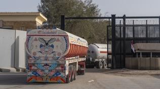 T�rkiye'den Gazze'ye yard�m eli: 1400 tonluk insani yard�m Refah S�n�r Kap�s�'ndan ge�ti