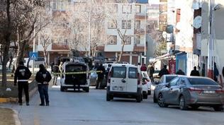 Manisa'da deh�et anlar�: Sokak ortas�nda e�ini vurdu