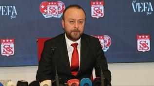 Sivasspor Ba�kan� �z�oban a��klad�: VAR ve AVAR hakemleri istifa etti