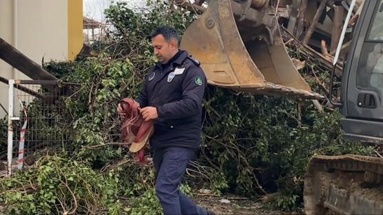 Y�k�m s�ras�nda T�rk bayra�� hassasiyeti: Kep�enin �zerine ��k�p bayra�� ald�