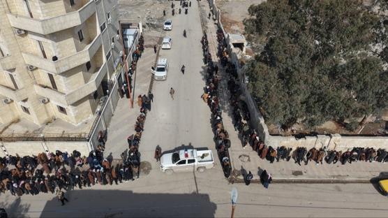 YPG'liler silahlar�n� Suriye ordusuna teslim ediyor