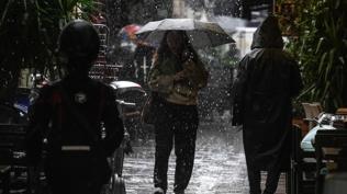 Bakanl�k'tan 'sar�' kodlu uyar�: �emsiyesiz d��ar�ya ��kmay�n