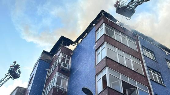Esenler'de korkutan yangın: Alevler çatıyı sardı