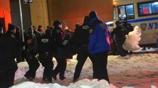 ICE protestolar� kontrolden ��kt�: New York polisinden g�stericilere sert m�dahale