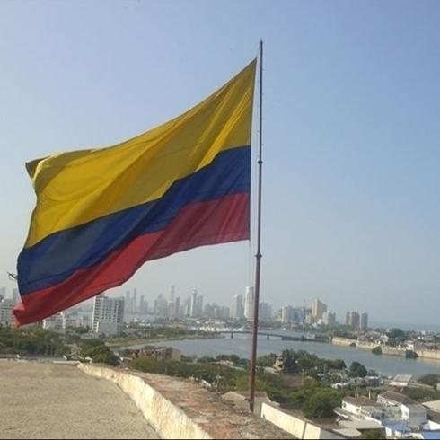 Kolombiya'da 16 ki�ilik u�ak radardan ��kt�