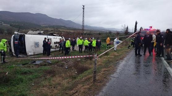 Memur servisi tarlaya devrilmi�ti: Yaral�lar taburcu oldu