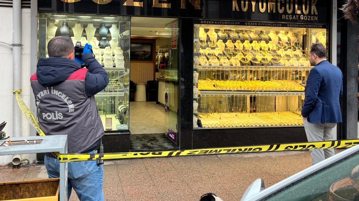 Müşteri gibi gelip kuyumcuyu soydu
