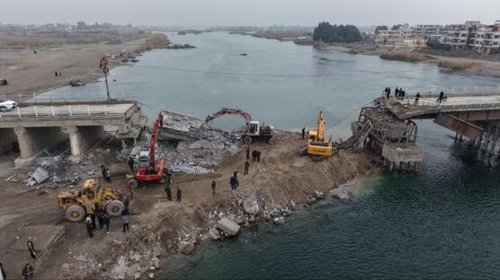 Ter�ristlerin y�kt��� k�pr�lere tadilat! Suriye yeniden in�a ediliyor