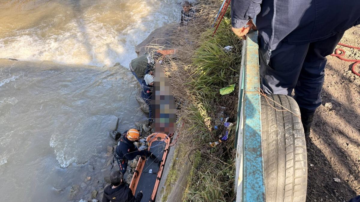 Arac�n� y�karken dengesi kaybetti: Dere yata��nda cans�z bedeni bulundu