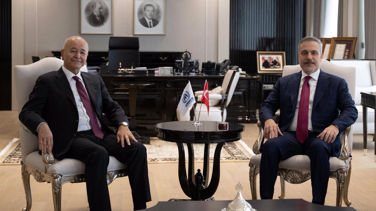 Bakan Fidan, BM M�lteciler Y�ksek Komiseri Salih ile Ankara'da bir araya geldi