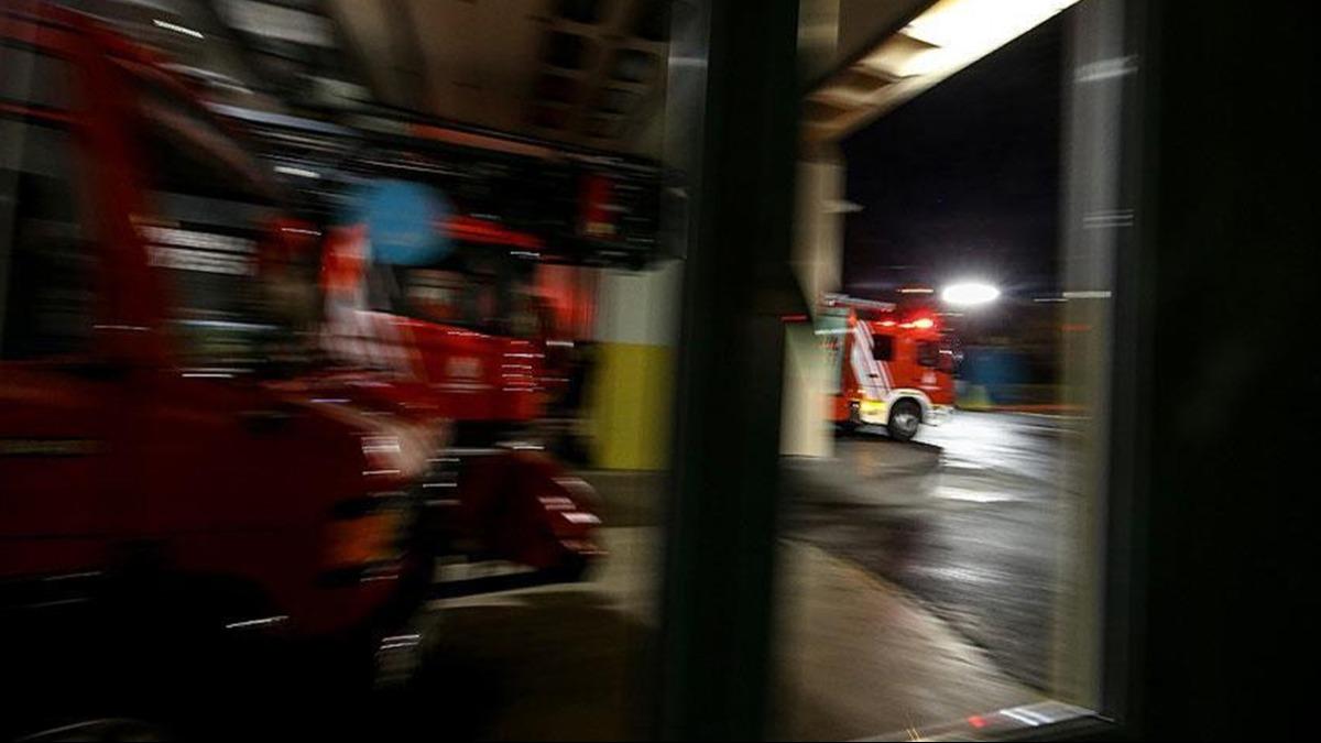 Beyo�lu'nda 3 katl� otelde korkutan yang�n: �ok say�da ekip sevk edildi