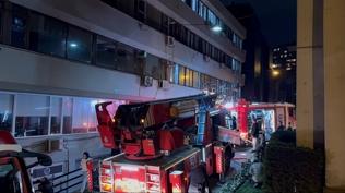 Beyo�lu'nda 3 katl� otelde korkutan yang�n: �ok say�da ekip sevk edildi