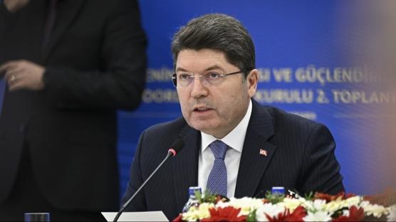 Cezaevi nakil arac� kaza yapt�: Bakan Tun� son durumu payla�t�