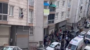 Esenyurt'ta korku dolu anlar! Eve kilitlenen kad�n camdan atlad�