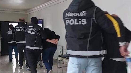 FET�'den ceza alm��t�: Kilo kilo uyu�turucu ile yakaland�