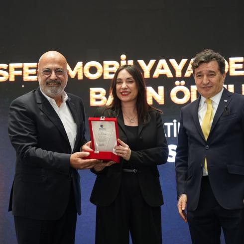 Mobilyaya De�er Katanlar - Bas�n �d�lleri'nden Platin'e �d�l